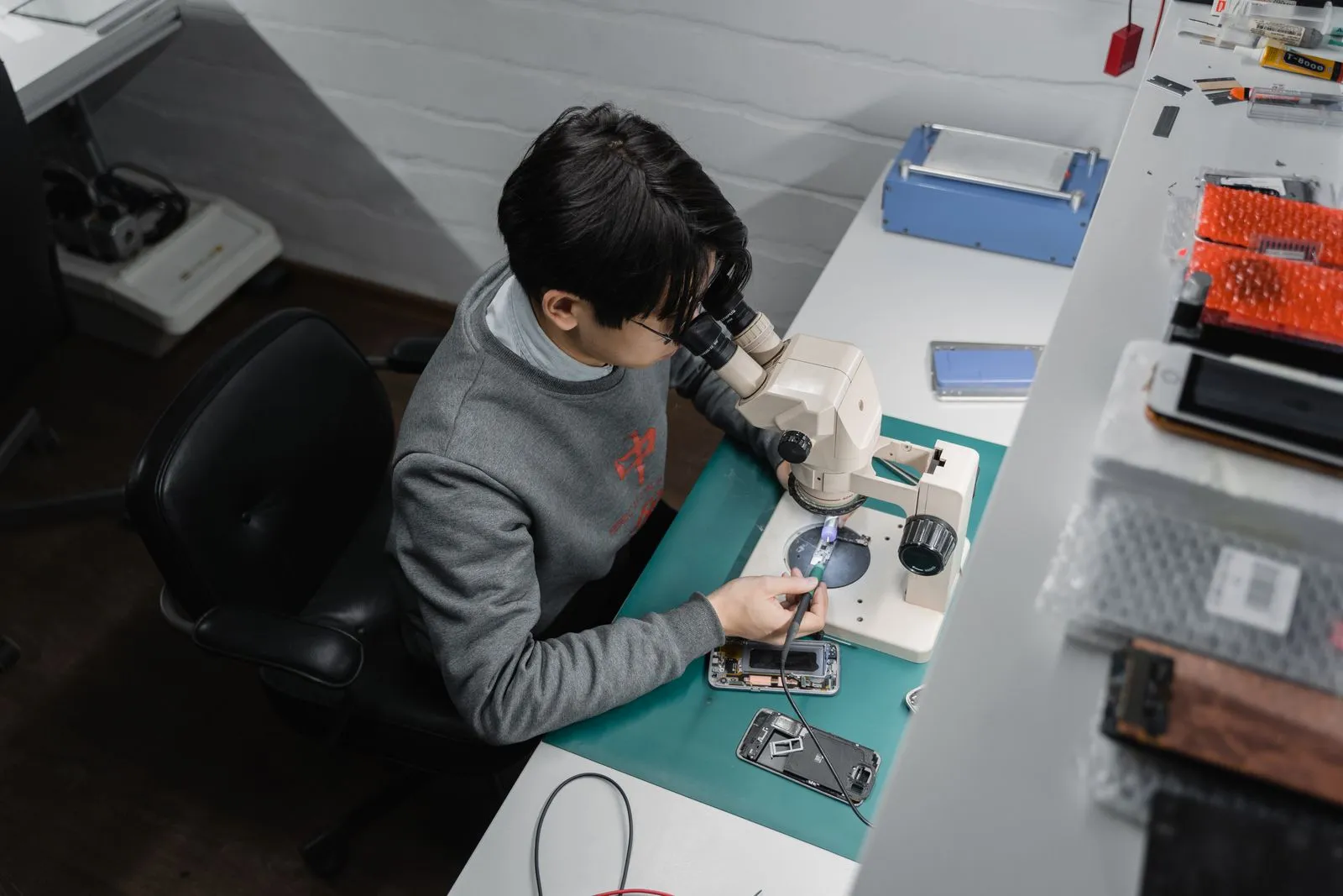 How to Prepare Your Phone for Back Glass Repair